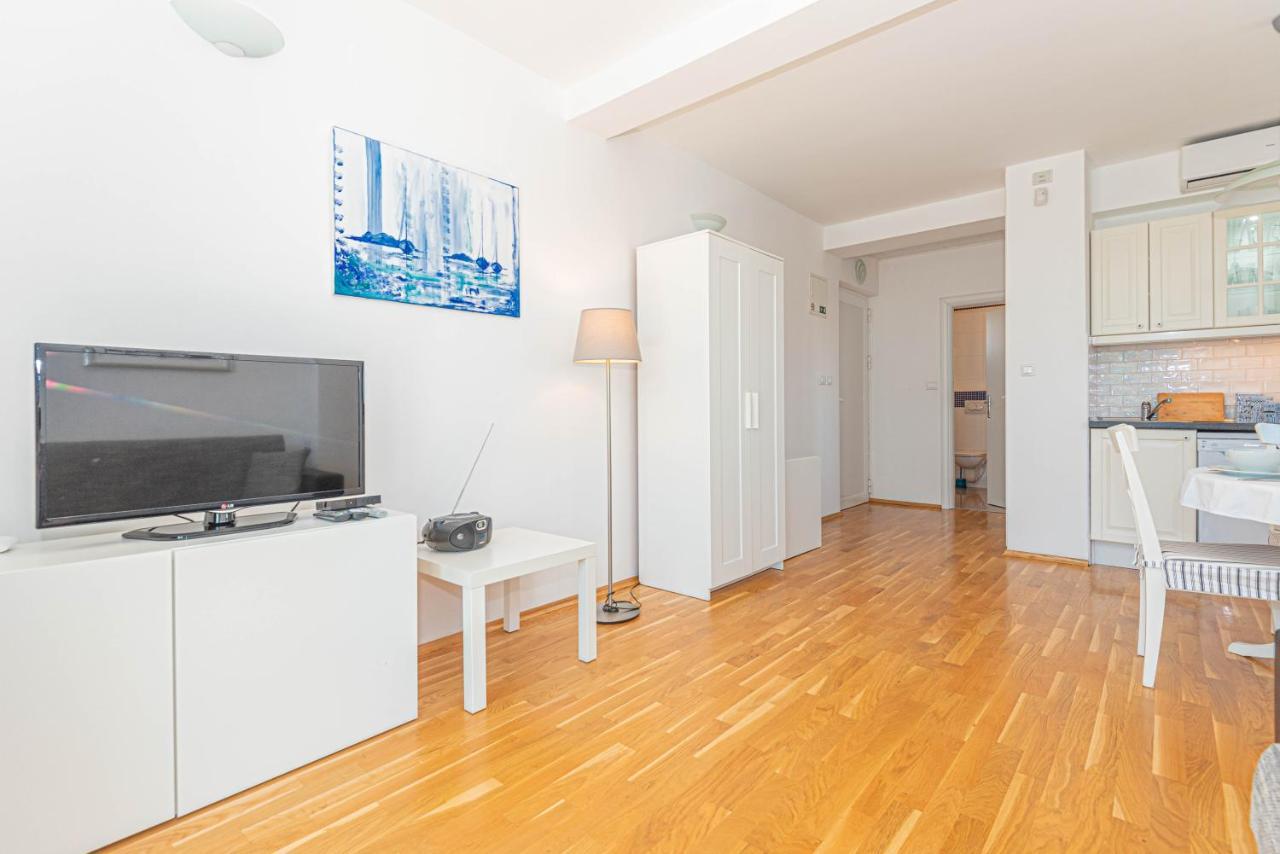 Apartments Villa Tribunj Tribalj Exteriör bild