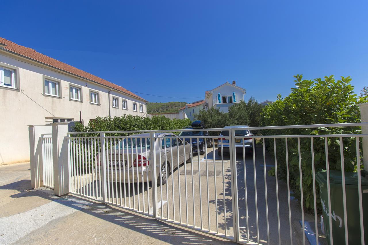 Apartments Villa Tribunj Tribalj Exteriör bild