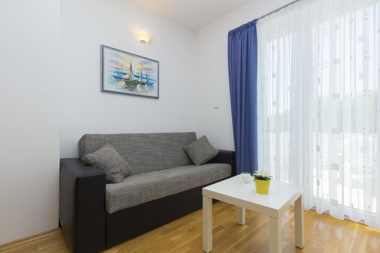 Apartments Villa Tribunj Tribalj Exteriör bild