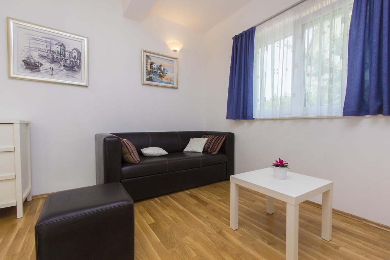 Apartments Villa Tribunj Tribalj Exteriör bild